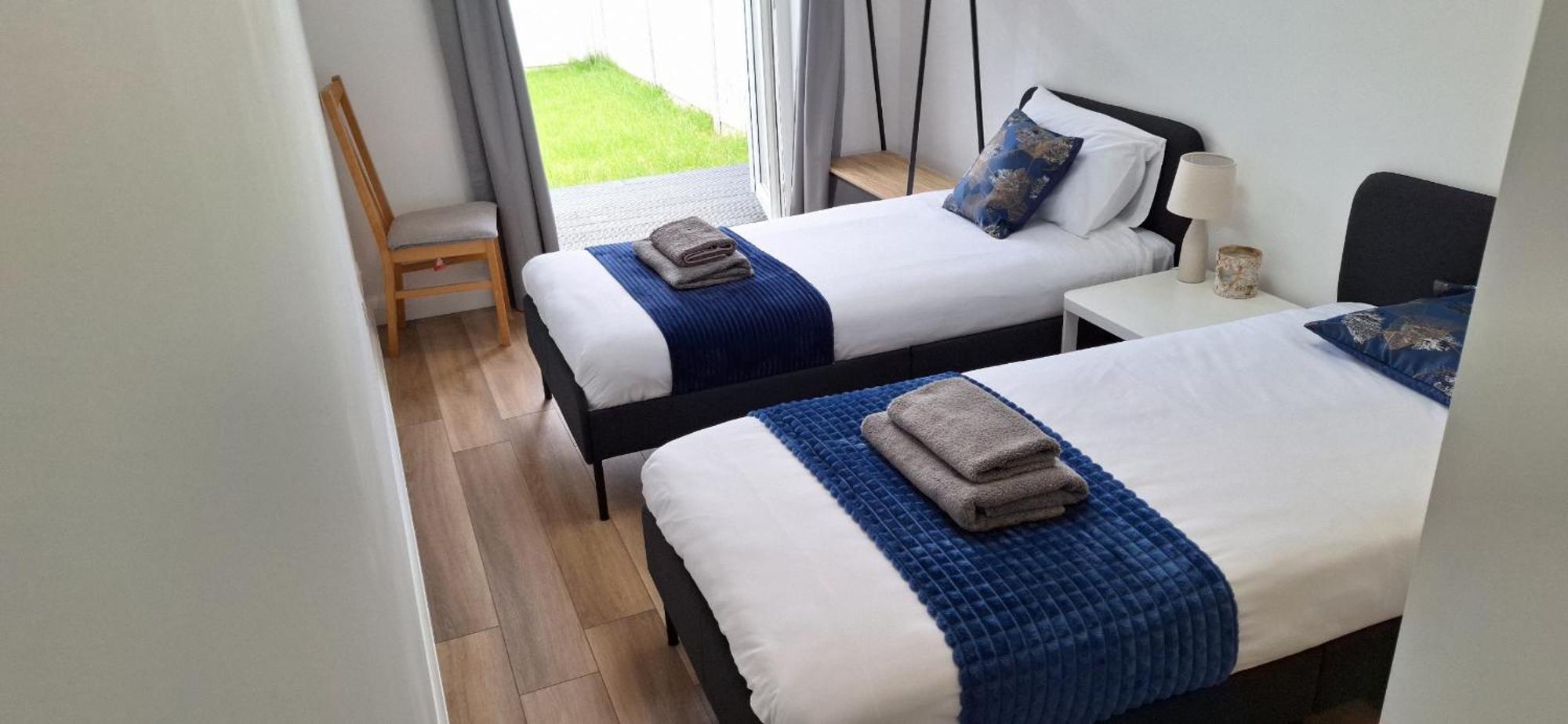 New 3 Bedrooms Flat In Ashford Near Heathrow ภายนอก รูปภาพ